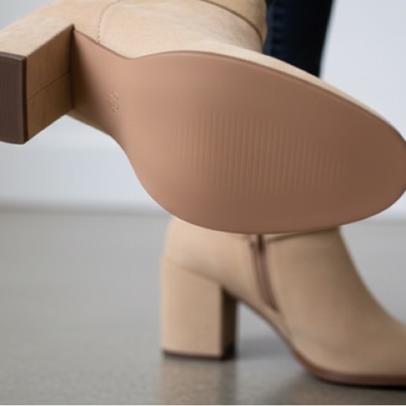 Juliet Holy Women's Knee High Boots Chunky Block Heel (light khaki) - Picture 4 of 11